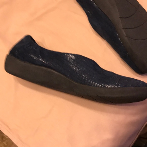 Clark’sCloudsteppers made with imported fabric - Picture 3 of 3